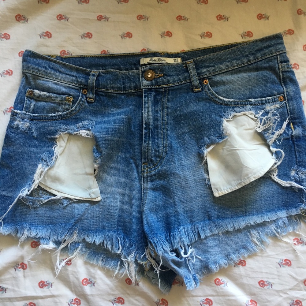 Zara Woman distressed high rise denim shorts❣️